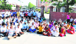 Parents and activists of the Abhibhavak Ekta Sangh protest against the fee hike outside a private school in Karnal on Monday