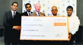GM of Hyatt Regency Glenn Peat (third from left) hands over a cheque to the Nikhil Singal Noble Trust in Ludhiana.