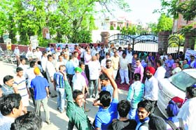 Members of the Abhibhavak Ekta Sangh protest in Karnal on Tuesday