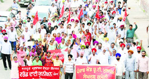 Government employees protest against the SAD-BJP Government in Moga on Tuesday.