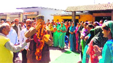 BJP's Lok Sabha candidate from Pauri Garhwal BC Khanduri campaigns at Nauti in Pauri on Wednesday. A Tribune photograph