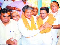 Chief Minister Harish Rawat welcomes Deep Sharma into the Congress at the Devpura party office in Haridwar 