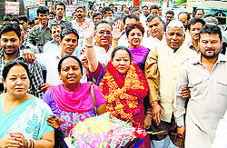 Renuka Rawat, Congress candidate from the Haridwar Lok Sabha constituency, with her supporters