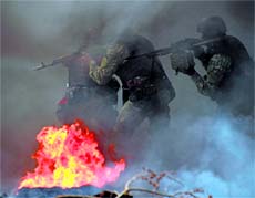 Ukrainian special forces take position at an abandoned roadblock in Slavyansk on Thursday