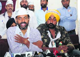 Yogender Yadav, senior leader of the AAP, along with Jassi Jasraj, interacts with mediapersons in Bathinda on Friday