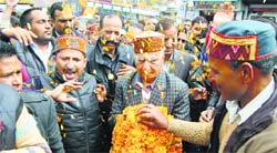 BJP candidate Shanta Kumar being greeted by his supporters. A tribune photograph 