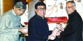 President Pranab Mukherjee presents Padma Shri to the Vice-Chancellor of Delhi University, Prof. Dinesh Singh (L) and Director-Principal of Maulana Azad Institute of Dental Sciences, Dr Mahesh Verma (C) during the Padma Awards 2014 function at Rashtrapati Bhavan in New Delhi on Saturday.