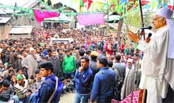 PDP patron Mufti Mohammad Sayeed addresses an election rally at Sholipora in Budgam district on Saturday. Tribune photo: Amin War