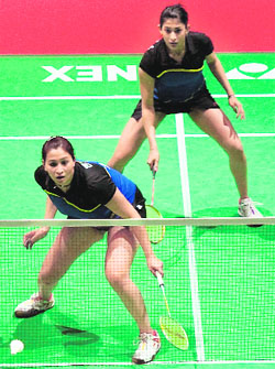 Jwala Gutta and Ashwini Ponappa lost 12-21, 7-21 to Chinas Luo Yu and Luo Ying in the semifinals on Saturday.