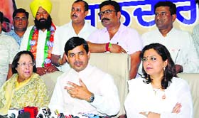 Senior BJP leader Shahnawaz Hussain and spokesperson Nalin Kohli address mediapersons in Amritsar on Sunday.