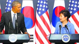 South Korean President Park Geun-hye (R) and US President Barack Obama during a joint news conference in Seoul.