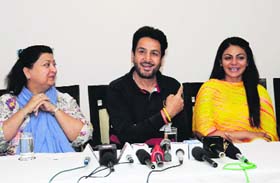 Singer & actor Gurdas Maan along with Manjit Maan (extreme left) and Neeru Bajwa addresses media persons in Bathinda on Monday