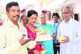 Independent candidate Sushil Jindal campaigns in Bathinda