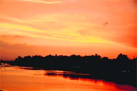 Spectacular sunset: A view at the Tawi, also called Suryaputri, in Jammu