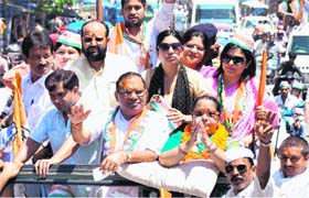 Congress candidate Renuka Rawat with Brahma Swarup Brahamachari during a roadshow in Haridwar on Tuesday