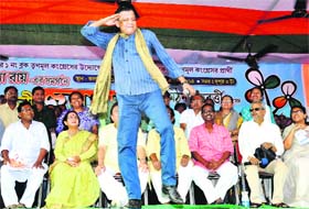 Poll dance: Actor and TMC MP Mithun Chakraborty dances during a rally in West Midnapore district, West Bengal, on Tuesday