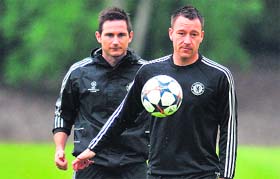 Chelseas Frank Lampard and John Terry attend a training session in Cobham, south of London, on Tuesday. While Lampard is suspended, Terry could miss the match due to an injury.