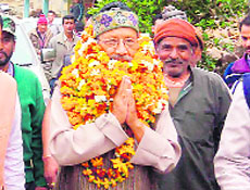 BJP candidate from Pauri Garhwal Major Gen BC Khanduri (retd) campaigning in Devprayag.