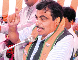 Singing praises: BJP former national president 