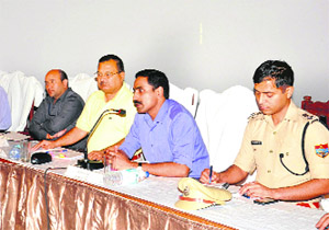 District Election Officer D Senthyl Pendiyan and SSP Sadanand Date during an election preparation meeting at BHEL in Haridwar on Wednesday.