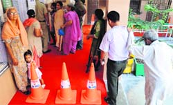 Voters at a supermodel polling booth in Ramgarhia Senior Secondary School, Millar Ganj, Ludhiana. Tribune photo: Himanshu Mahajan