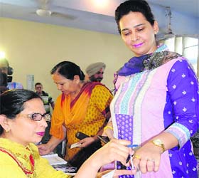 Navjot Sidhus wife Dr Navjot Kaur in Amritsar