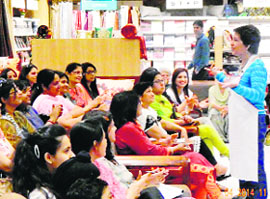 Kandla Nijhowne (extreme right) interacts with participants
