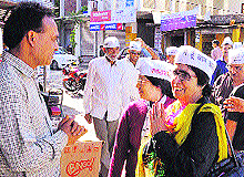 Kamal Kanta Batra, AAP candidate, during her election campaign at Lumblu village in Hamirpur on Thursday