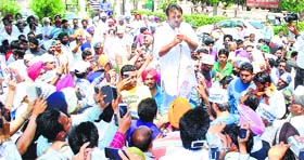 AAP candidate Bhagwant Mann addresses people during a protest against the Punjab Government in Patiala on Thursday.