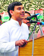 Saket Bahuguna, Congress candidate from Tehri Garhwal, addresses a rally in Dhanaulti near Mussoorie.