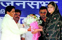 BSP supremo Mayawati being welcomed at an election rally at Roorkee on Friday