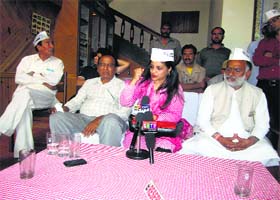 Shazia Ilmi and Rajan Sushant addresses mediapersons in Chamba on Friday