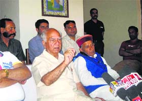 Shanta Kumar addresses mediapersons in Chamba on Friday