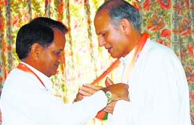 Ajay Singh Mankotia, brother of Major Vijai Singh Mankotia, joins the BJP in Dharamsala on Saturday.