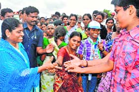 YSR Congress Partys YS Vijayamma meets people in Visakhapatnam