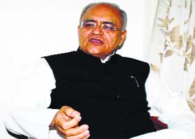 BJP state in charge Balbir Punj addresses mediapersons in Shimla on Monday