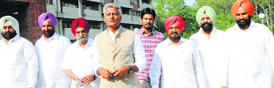 Leader of Opposition Sunil Jakhar and other Congress leaders after lodging a complaint at the Punjab DGP office in Chandigarh on Wednesday. Tribune photo