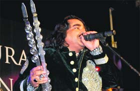 Arif Lohar performs during The Pakistan Show at Trillium Mall in Amritsar on Saturday.
