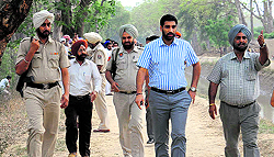 SDM Damanjit Singh Mann reviews the situation with other officials in Bathinda on Saturday