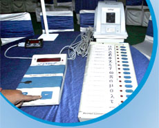 Control unit (L) connected with a balloting unit (R) through a cable.