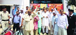 Ex-servicemen led by state BJP vice-president Rajiv Jain protest in front of the CSD canteen in Sonepat on Saturday. Photo: BS Malik