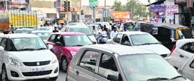  traffic chaos on the Zirakpur-Patiala light point at Zirakpur