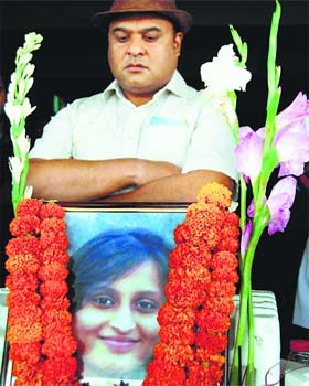 Assam Health Minister Himanta Biswa Sarma at the condolence meet of junior doctor Sarita Tashniwal, who was killed in the ICU of Assam Medical college allegedly by a ward boy, in Dibrugarh on Sunday