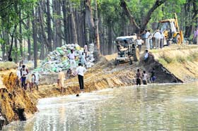 Work in progress: Repair work being carried out on Sunday at the breach that developed in the Sirhind canal near Bir Talab village in Bathinda a day earlier