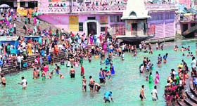 With just two years left for the Ardh Kumbh fair, renovation of Ganga ghats would be done with the usage of advanced technology. Devotees take a dip at the sanctum sanctorum of Braham Kund in Har-ki-Pauri.