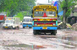 A view of the NH-21 between Nerchowk to Dadaour near Sundernagar. Photo by writer