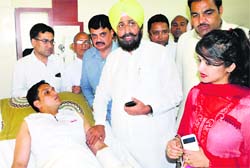 PPCC chief Partap Singh Bajwa visits advocate Vaneet Mahajan in an Amritsar hospital on Wednesday. Photo: Vishal Kumar