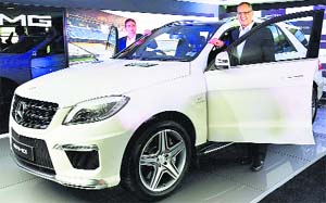Mercedes-Benz India MD & CEO Eberhard Kern (R) and 