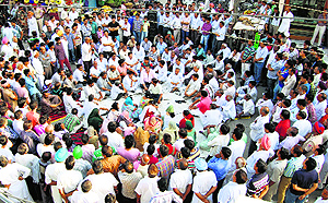 The victims family protest, demanding registration of a case against the accused doctor, in Mansa on Thursday