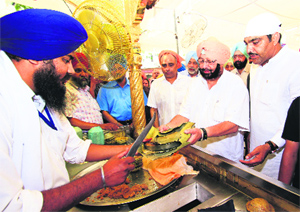 The winning Congress candidate from the Amritsar parliamentary constituency, Capt Amarinder Singh, pays obesience at the Golden Temple on Friday